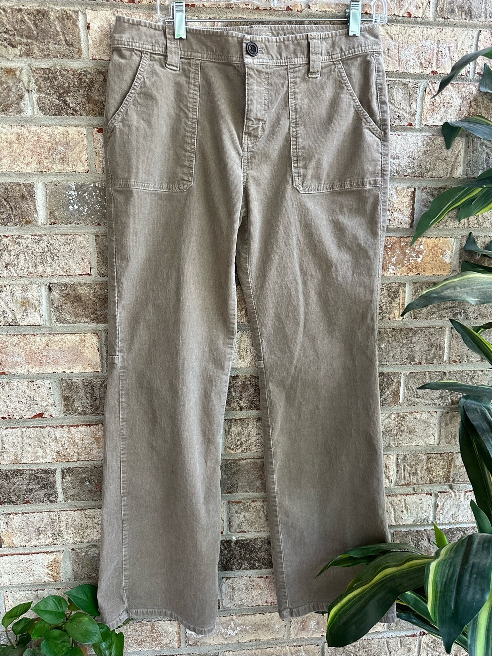 Eddie Bauer Corduroy Mid Rise womens Khaki Straight-Leg Chinos Trouser SZ 8